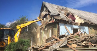 Промышленный демонтаж пристроек к дому в Дмитрове | Цены от 561 руб. за м2